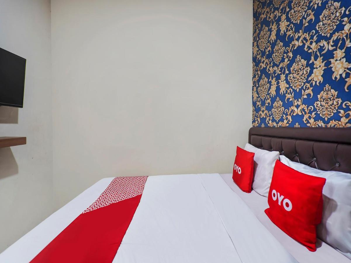 Oyo 91049 D'Lima Guest House Sub Surabaya Exteriör bild