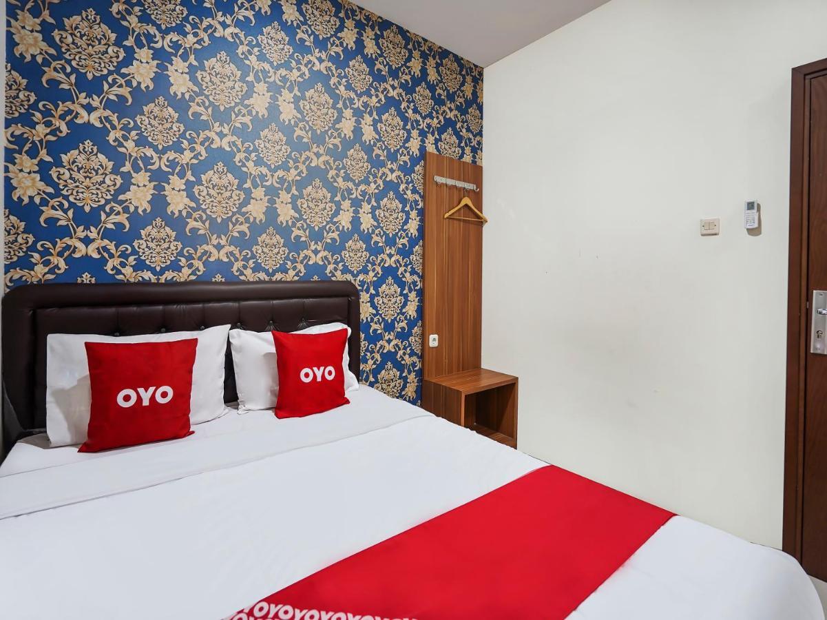 Oyo 91049 D'Lima Guest House Sub Surabaya Exteriör bild