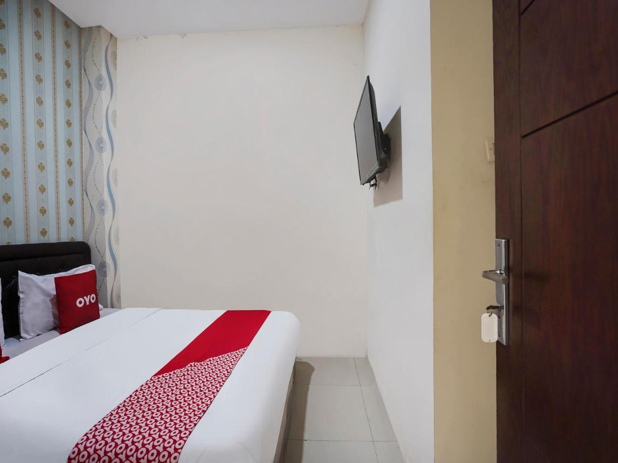 Oyo 91049 D'Lima Guest House Sub Surabaya Exteriör bild