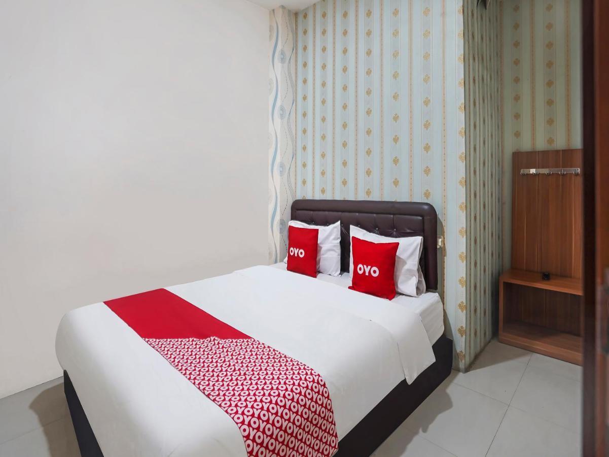 Oyo 91049 D'Lima Guest House Sub Surabaya Exteriör bild