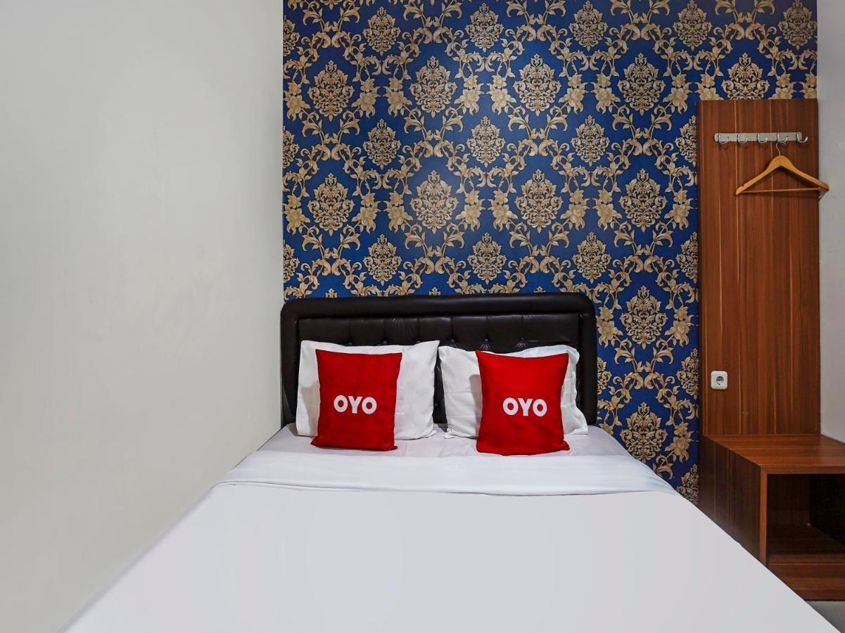 Oyo 91049 D'Lima Guest House Sub Surabaya Exteriör bild